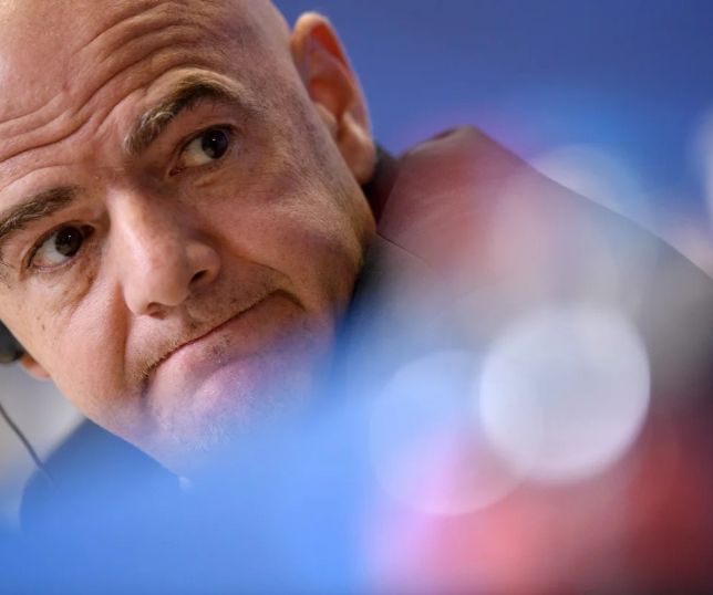 Presidente da Fifa é acusado de receber pagamento extra de R$ 8,8 milhões