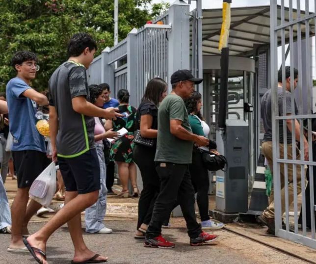 Enem 2026: estudantes têm até este domingo para escolher entre inglês e espanhol