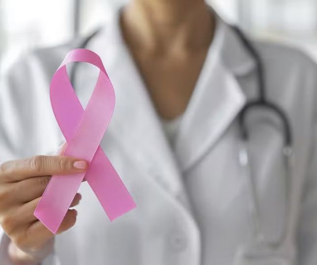 Mulheres com câncer podem receber benefício do INSS durante tratamento; veja quem tem direito