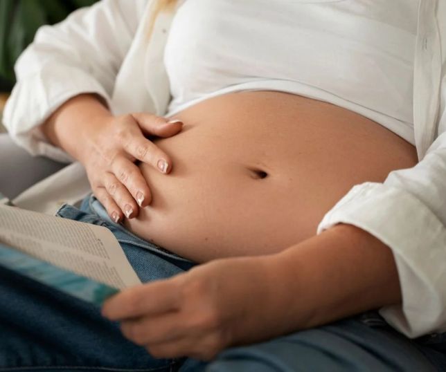Inchaço abdominal após comer pode ser causado por hábitos do dia a dia; saiba quais
