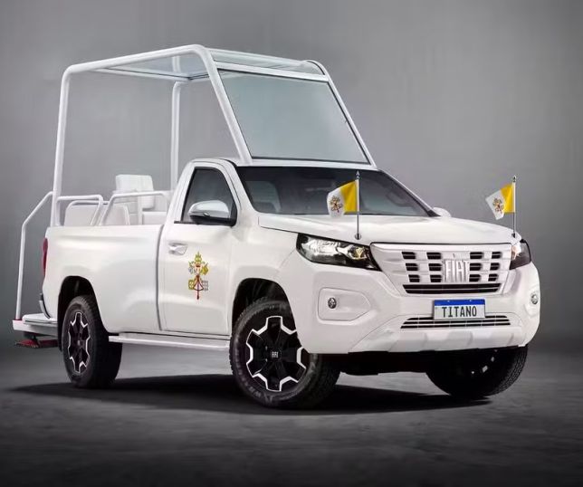  Papamóvel: Papa Leão XIV terá picape Fiat Titano adaptada durante visita ao Uruguai 