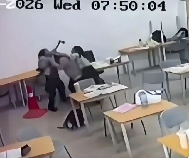 IMAGENS FORTES!  Adolescente ataca professora e alunos com machado em escola na Malásia. VEJA VÍDEO