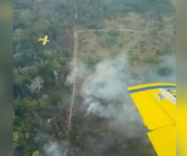 Pilotos registram nuvem de fumaça durante ações de combate aos incêndios no Pará. VEJA VÍDEO
