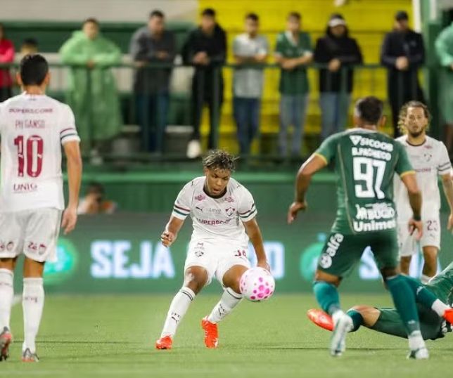 Fluminense perde para lanterna Chapecoense três dias após queda na Libertadores e pode deixar G5 do Brasileirão