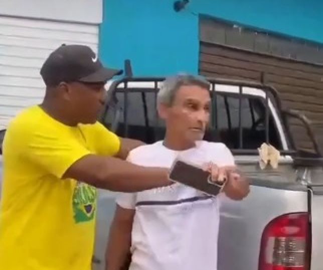 Confusão em ato de Flávio Bolsonaro: motorista é preso após atropelar duas crianças em Ilhabela; menina de 6 anos sofre fratura exposta. VEJA VÍDEO