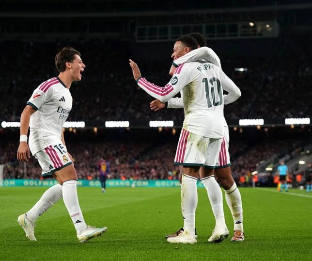Mbappé marca duas vezes e Real Madrid vence Barcelona no El Clásico