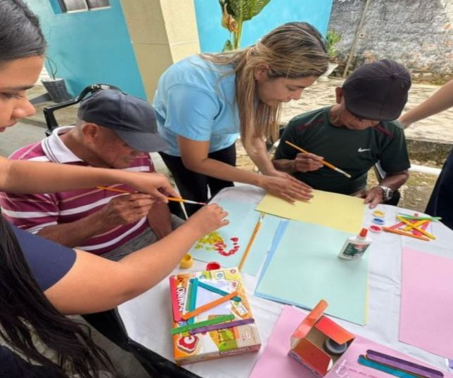 Jogos, pintura e exercícios podem estimular a memória e a autonomia na terceira idade
