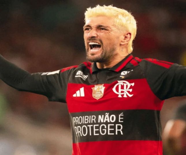 Flamengo bate o Atlético-MG por 3 a 2 e volta ao topo do Brasileirão
