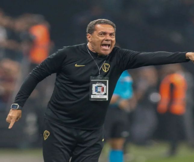 Luxemburgo afirma que aceitaria comandar o Corinthians e faz críticas à gestão do clube