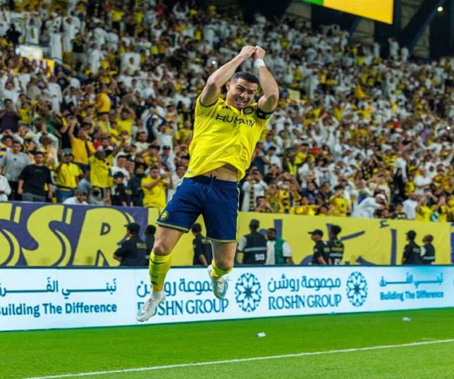 Cristiano Ronaldo marca hat-trick, chega a 985 gols e brilha em vitória do Al-Nassr