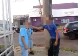 Aluno de 12 anos leva tapa, puxa faca da cintura e esfaqueia colega na saída de escola. VEJA VÍDEO