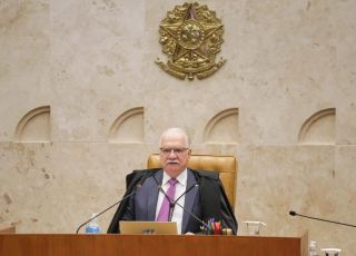 Fachin rejeita pedido de Flávio Bolsonaro para tirar Dino de ações ligadas à eleição