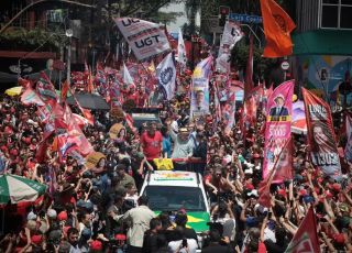 Lula faz caminhada em São Paulo no último ato de campanha antes do 1º turno