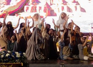 Festival gratuito na Ponta Negra reúne dança, música e teatro em Manaus neste sábado