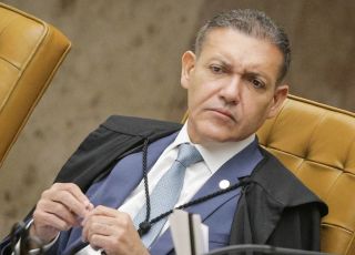 Nunes Marques manda suspender canal de Janones pró-Lula após pedido de Flávio Bolsonaro