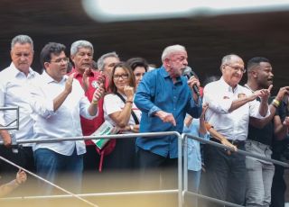 Lula reúne aliados políticos e apoiadores em ato de campanha na Avenida Paulista