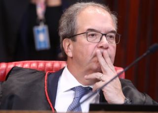 Corregedor contraria presidente do TSE e libera canal ‘Exército do Lula’ no WhatsApp 