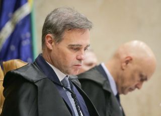 Mendonça libera crítica a Flávio Bolsonaro no rádio, mas barra propaganda na televisão