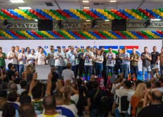 Omar Aziz é aplaudido em Manaus ao celebrar aprovação do fim da escala 6x1