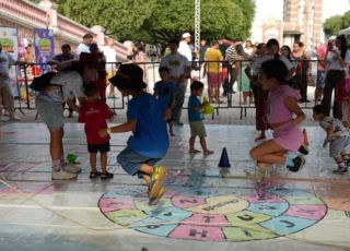 Circuito da Alegria leva brincadeiras e atrações culturais ao Centro de Manaus neste sábado