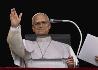 Papa Leão XIV reaparece após cirurgia no pulmão e anuncia retorno gradual às atividades
