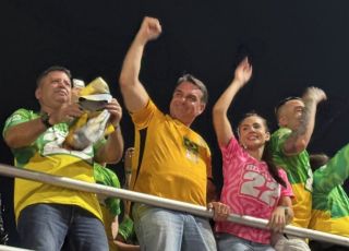 Em Manaus, Flávio Bolsonaro promete combater queimadas e transformar riquezas da Amazônia em benefícios para a população. VEJA VÍDEO