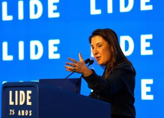 Assessora de Flávio Bolsonaro propõe mudanças no Bolsa Família e gera repercussão na campanha eleitoral