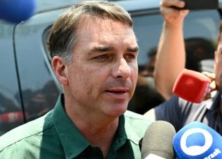 Flávio Bolsonaro aceita desafio de Lula sobre sigilos, mas exige divulgação de dados do governo