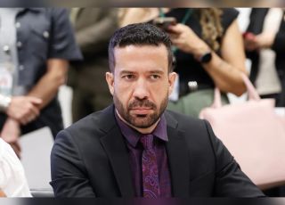 Ex-mulher de André Janones consegue medida protetiva após denunciar ameaças com fotos íntimas