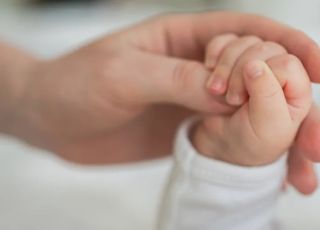 Bebê declarado morto é encontrado vivo no necrotério cinco horas depois