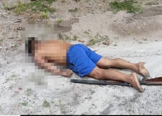 IMAGEM FORTE! Homem é encontrado morto com espingarda entre as pernas em ramal da Rodovia AM-010, na zona rural de Manaus