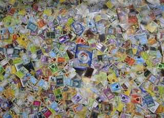 Aposentado fica milionário após leiloar coleção de cartas Pokémon guardada em casa por décadas