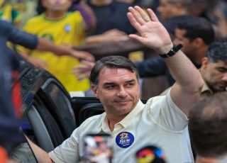 Ida de Flávio Bolsonaro aos EUA provoca ironias e tensão nos bastidores do Supremo