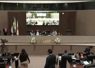 Câmara de Manaus encerra sessão em 54 minutos com apenas três vereadores na tribuna