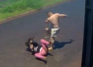 Mulher é brutalmente agredida com chutes na cabeça e suspeito acaba preso no Paraná. VEJA VÍDEO