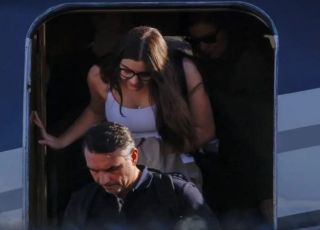 Flávio Bolsonaro desembarca nos Estados Unidos com a família após viagem pela América do Sul