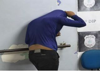 Assaltante é preso em flagrante após roubar celular de passageira dentro de carro de aplicativo no Centro de Manaus, Zona Sul. VEJA REPORTAGEM DO ‘PORTAL DO ZACARIAS’ AO VIVO