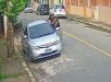 Mulher é esfaqueada dentro de carro e ex-namorado é preso durante fuga no Espírito Santo. VEJA VÍDEO